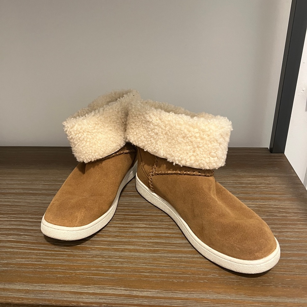 Ugg boots/suede tennis shoes